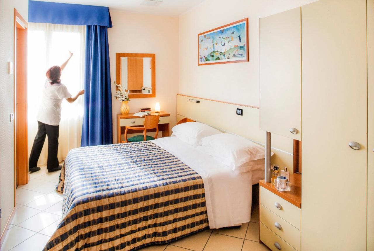 Hotel Candido Діано-Марина Екстер'єр фото