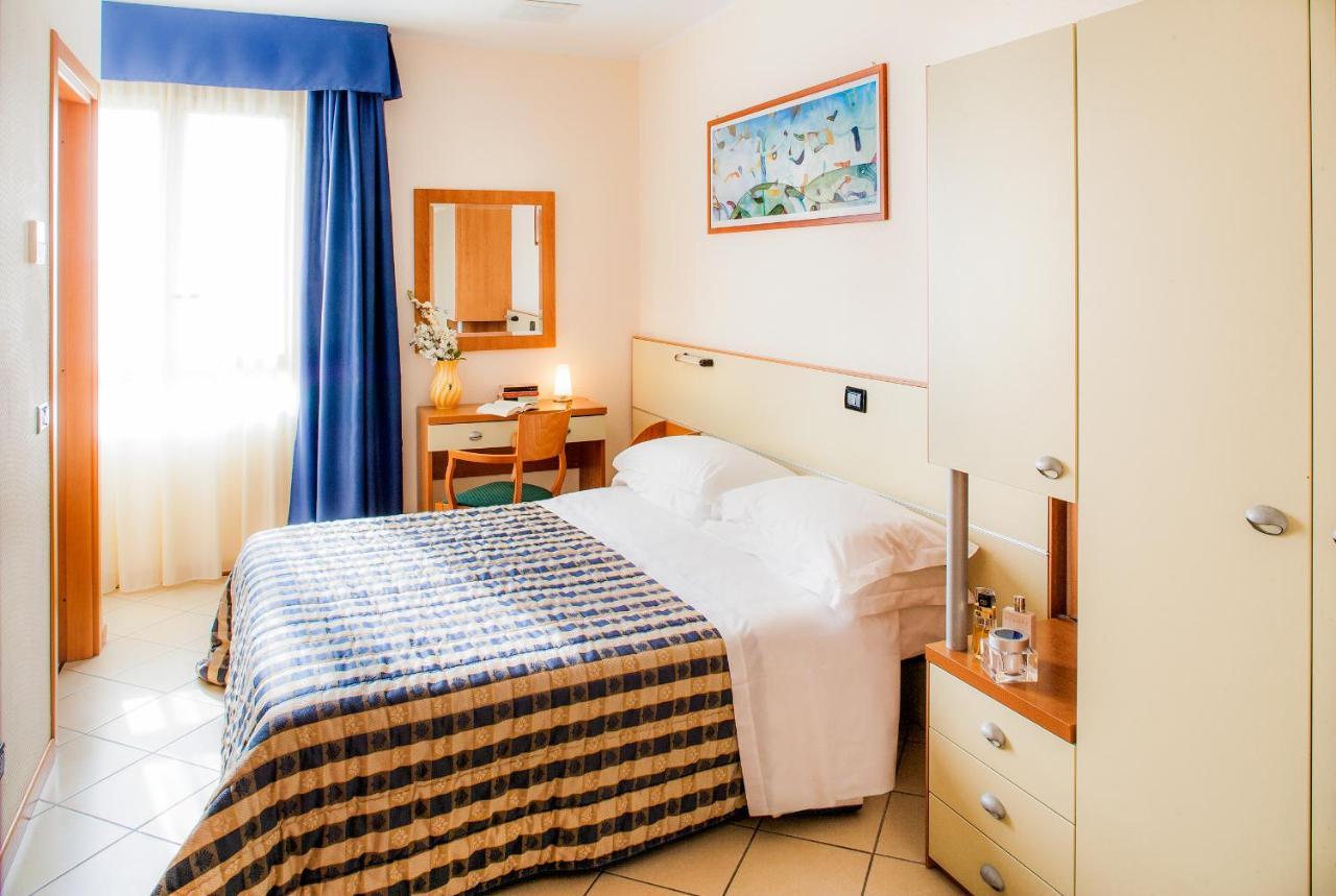 Hotel Candido Діано-Марина Екстер'єр фото